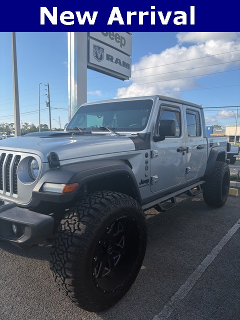 2022 Jeep Gladiator Sport's photo