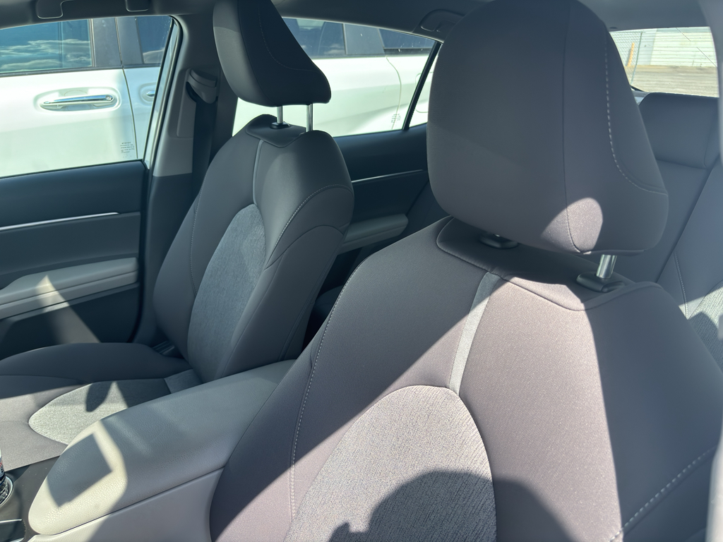 2022 Toyota Camry LE photo 6