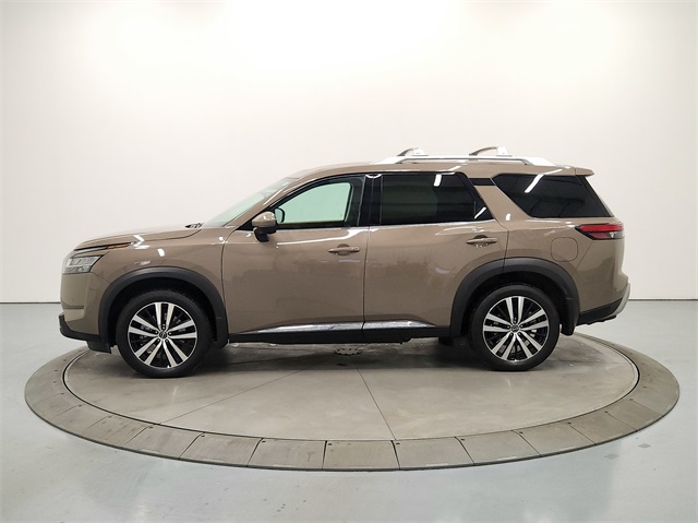 2024 Nissan Pathfinder Platinum photo 4
