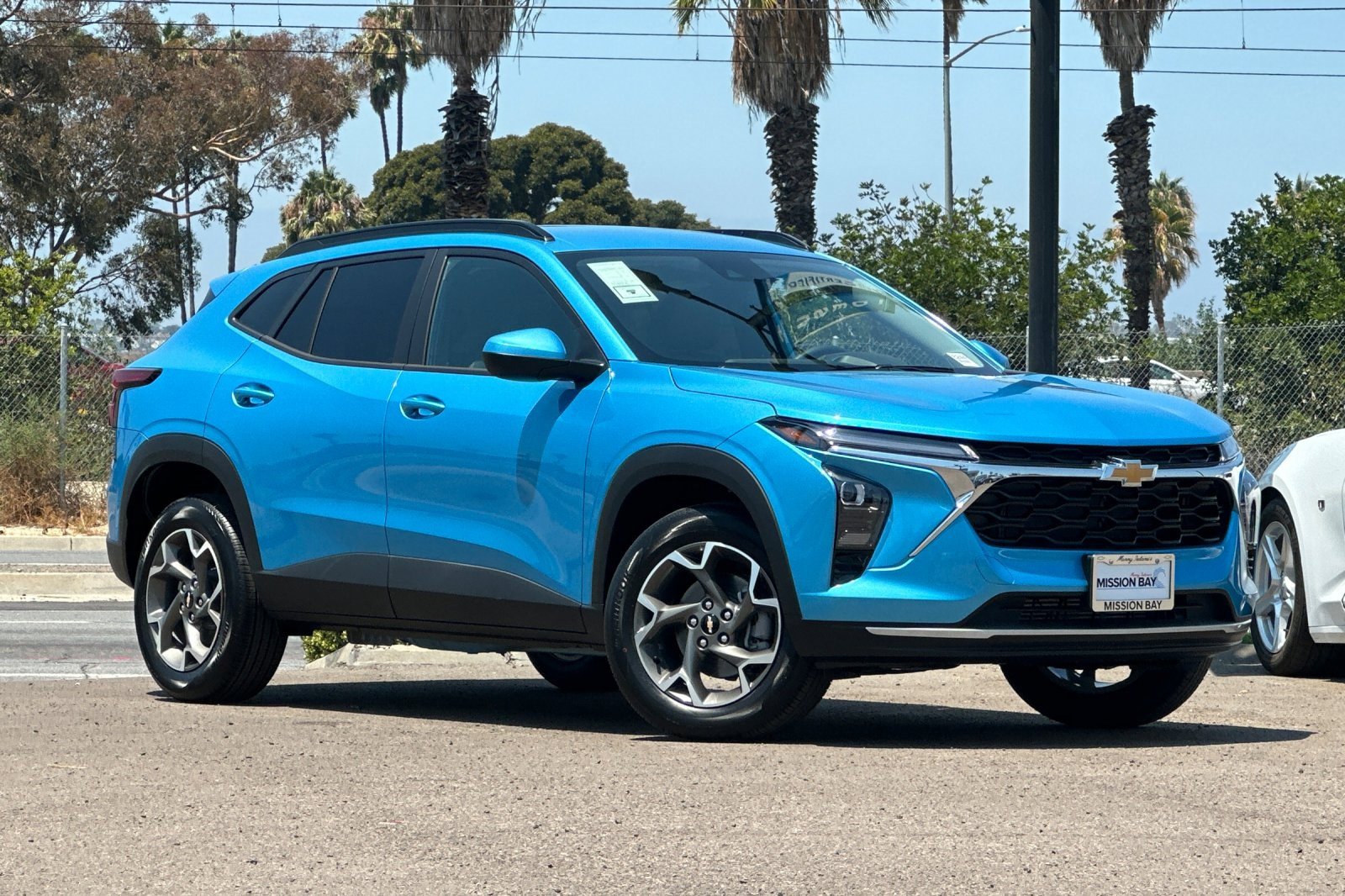 2025 Chevrolet Trax LT photo 2
