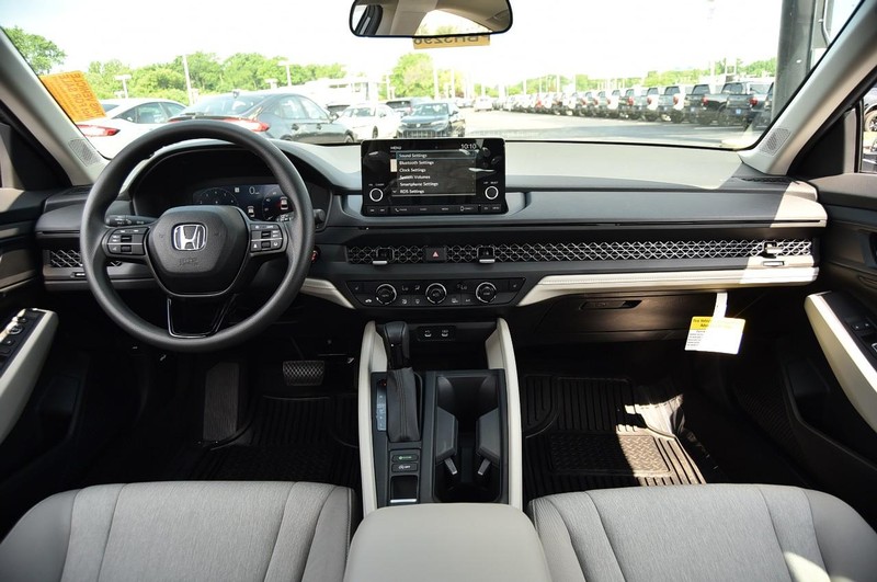 2025 Honda Accord SE photo 6