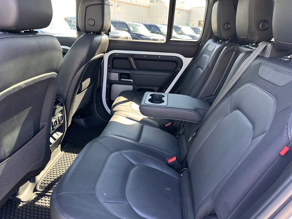 2023 Land Rover Defender 130 X-Dynamic SE photo 13