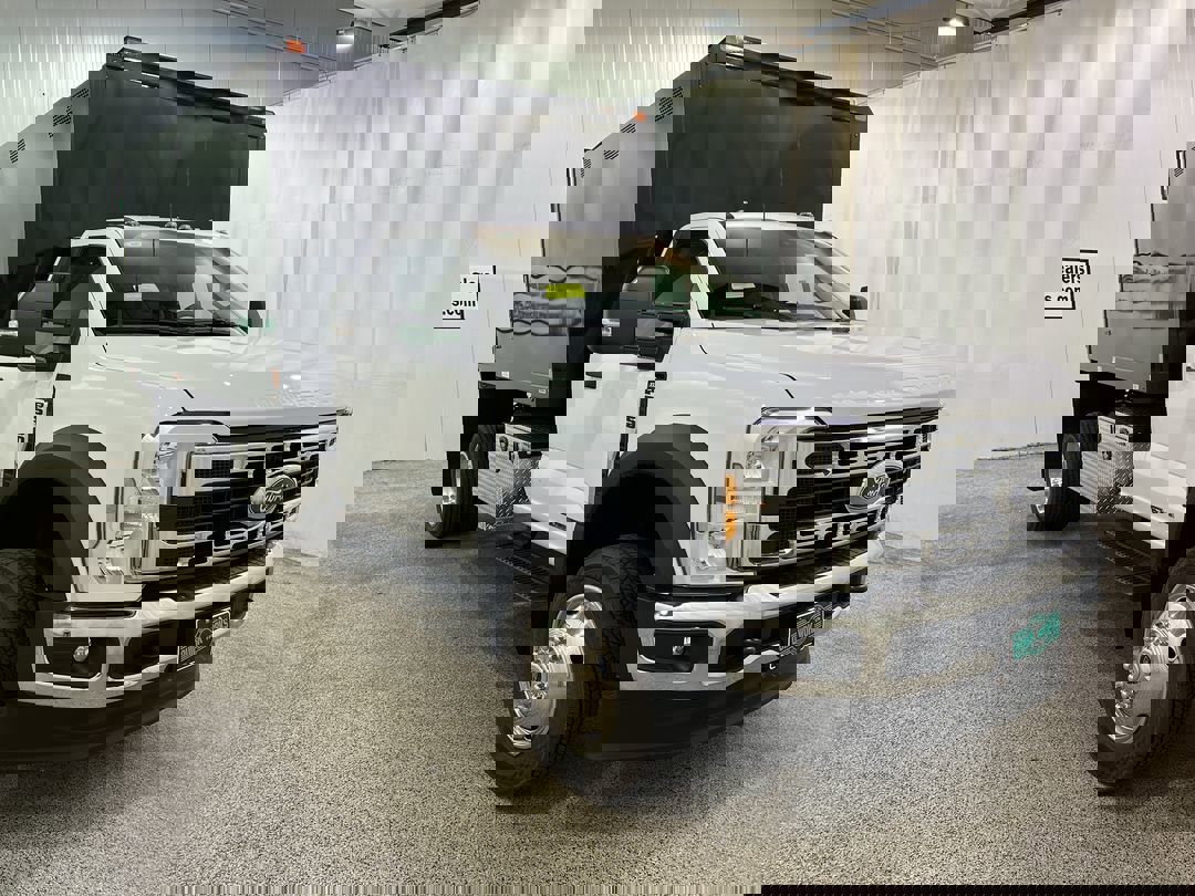 2025 Ford F-550 Super Duty Chassis Cab XL's photo