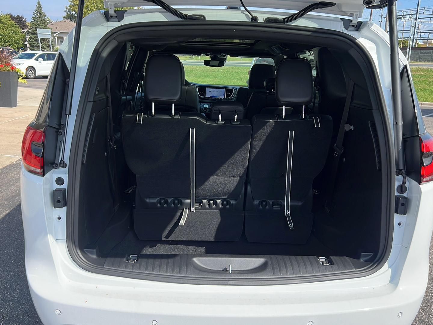 2026 Chrysler Pacifica photo 20