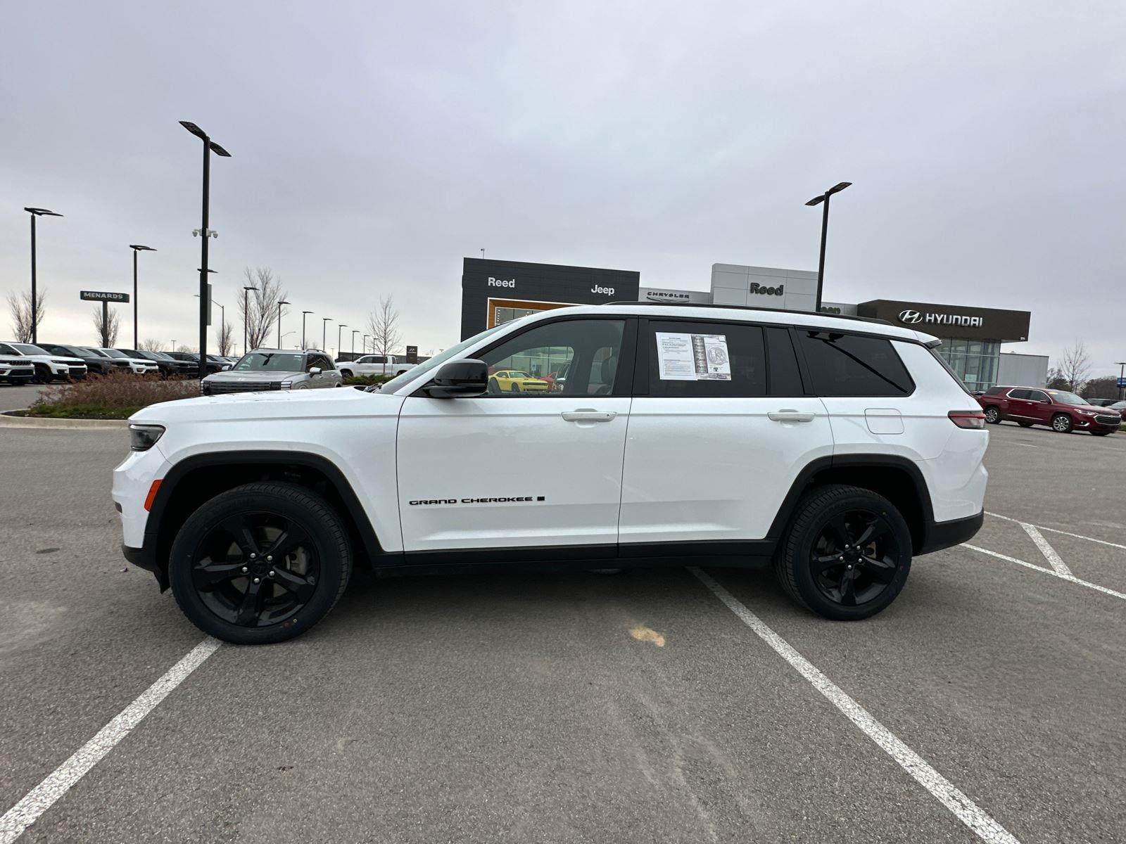 Used 2023 Jeep Grand Cherokee L Altitude with VIN 1C4RJKAG0P8881354 for sale in Kansas City