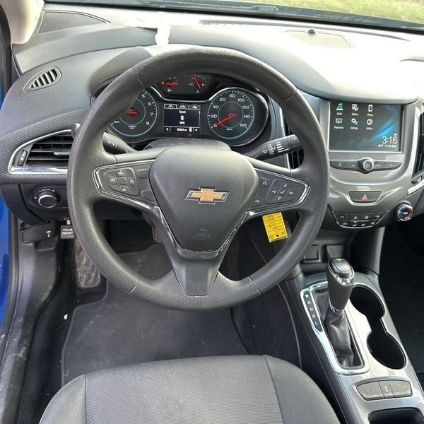 2018 Chevrolet Cruze LT photo 3