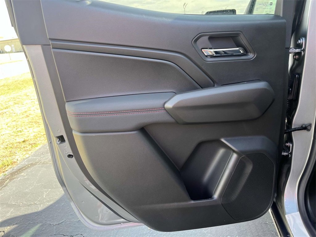 2025 Chevrolet Colorado Z71 photo 12