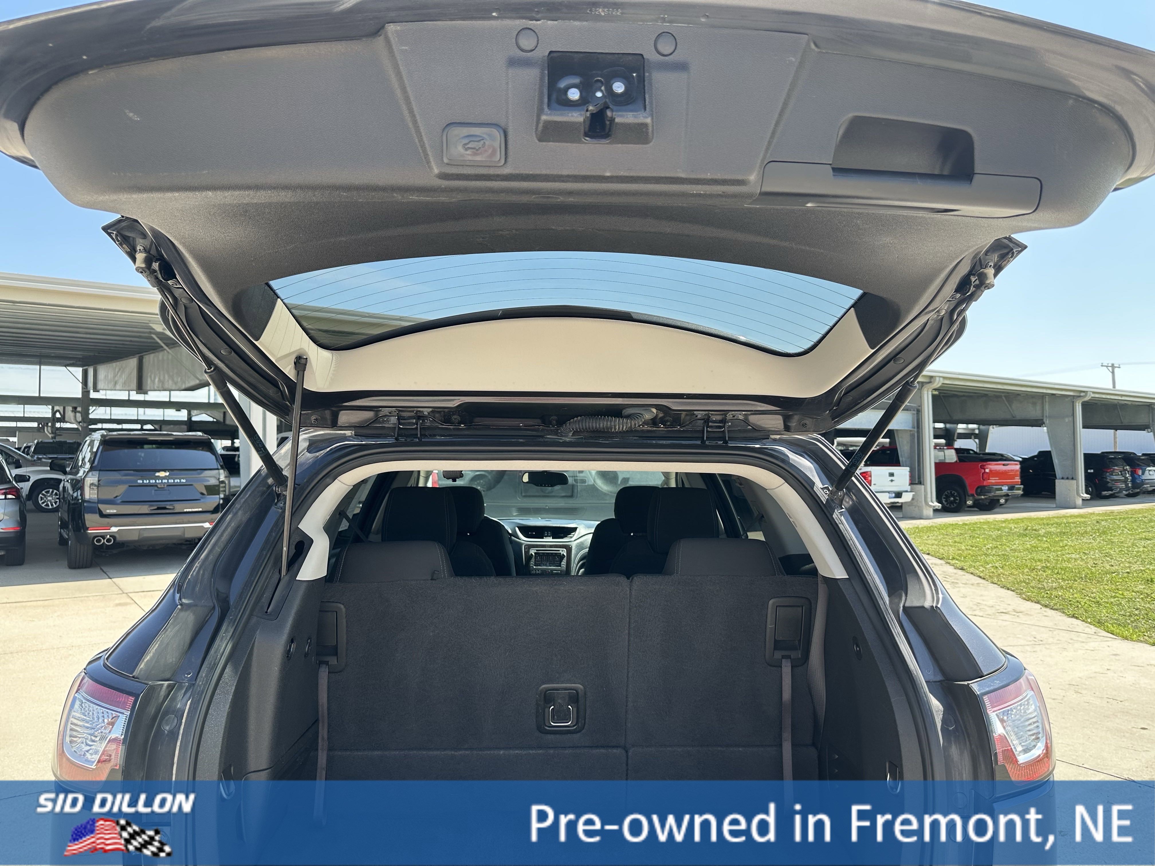 2015 Chevrolet Traverse 2LT photo 4