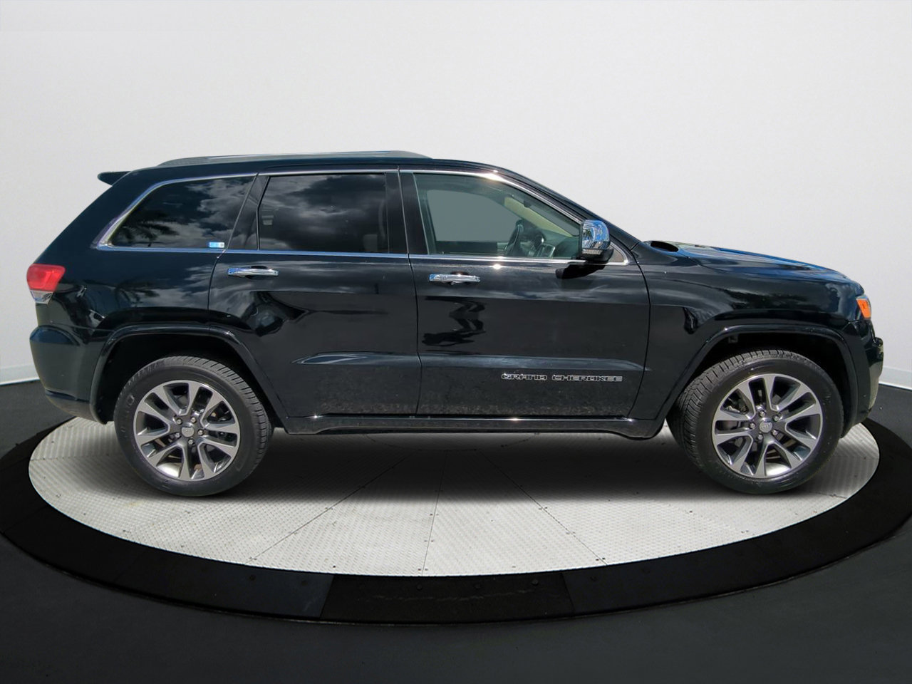 2017 Jeep Grand Cherokee Overland photo 3