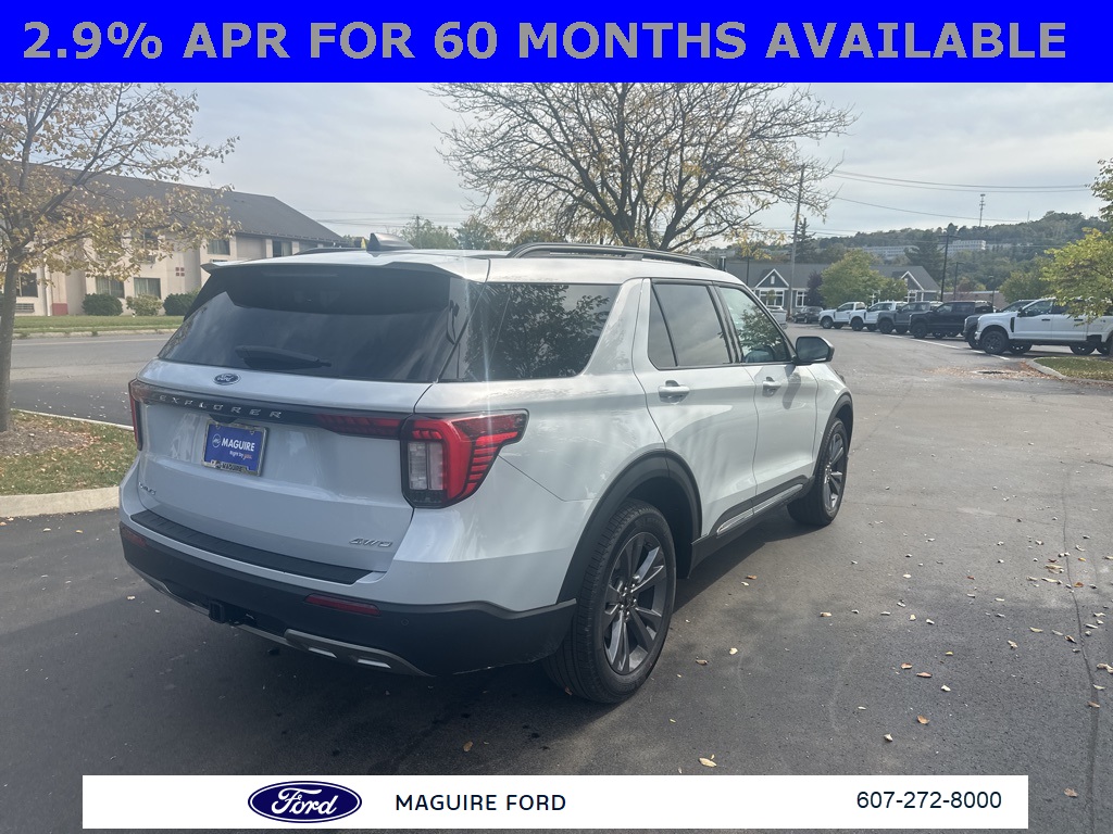 2025 Ford Explorer photo 4