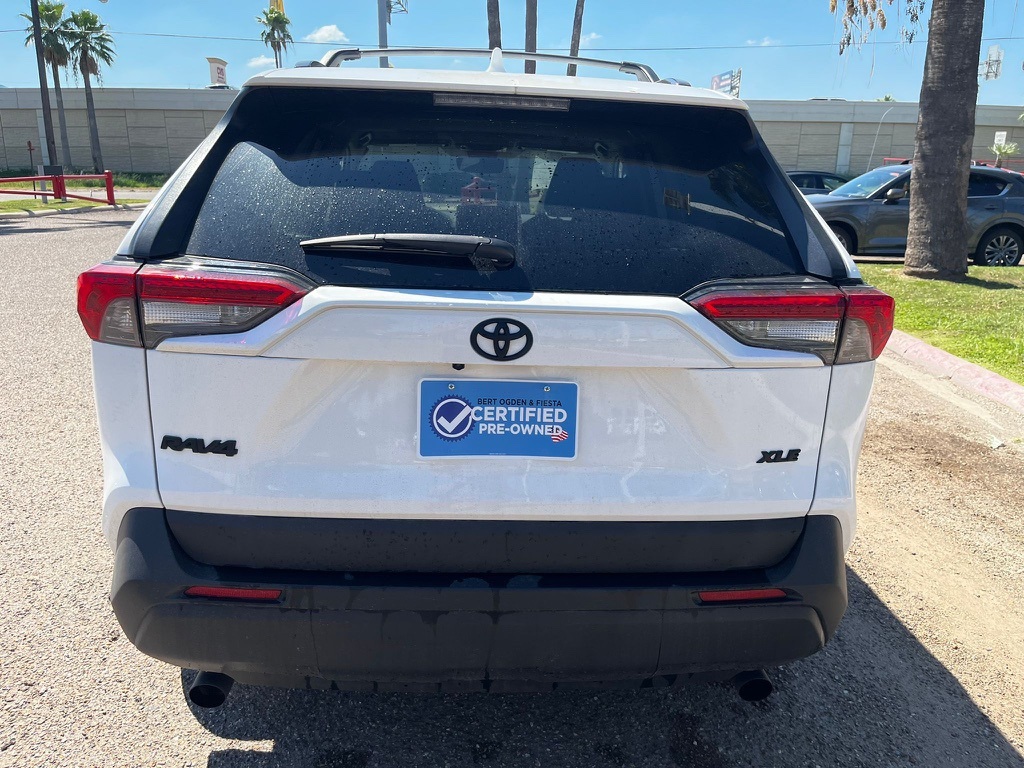 2025 Toyota RAV4 XLE photo 8