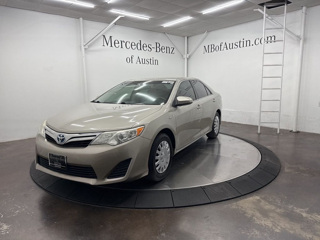 2014 Toyota Camry Hybrid LE photo 3