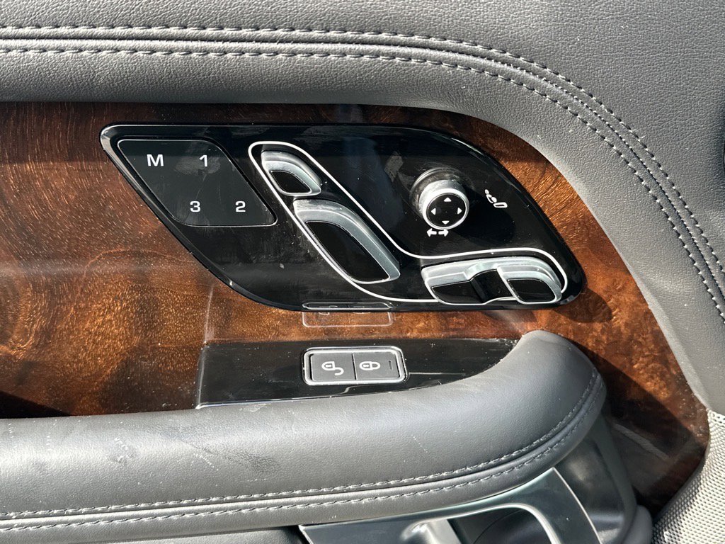 2020 Land Rover Range Rover HSE photo 18
