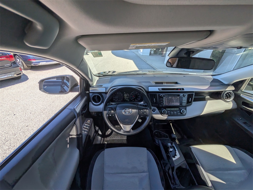 2017 Toyota RAV4 XLE photo 7