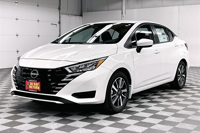 2025 Nissan Versa 1.6 SV photo 2