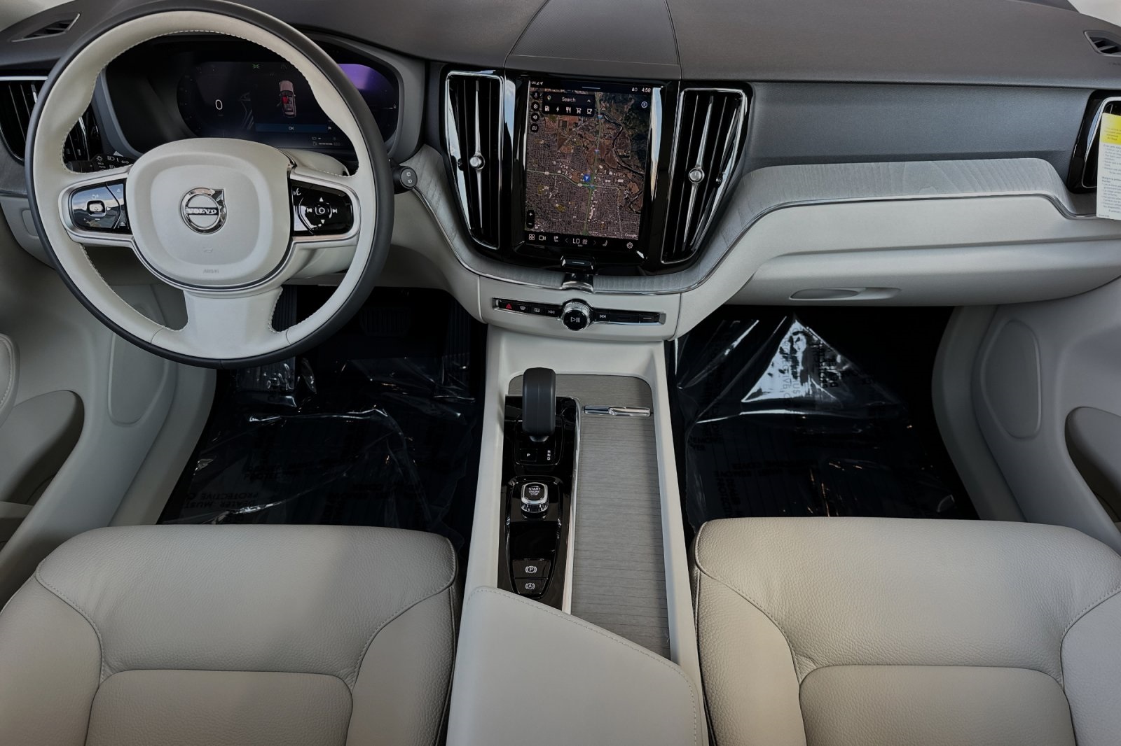 2025 Volvo XC60 Plus photo 10
