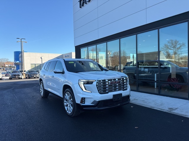 2024 GMC Acadia Denali's photo