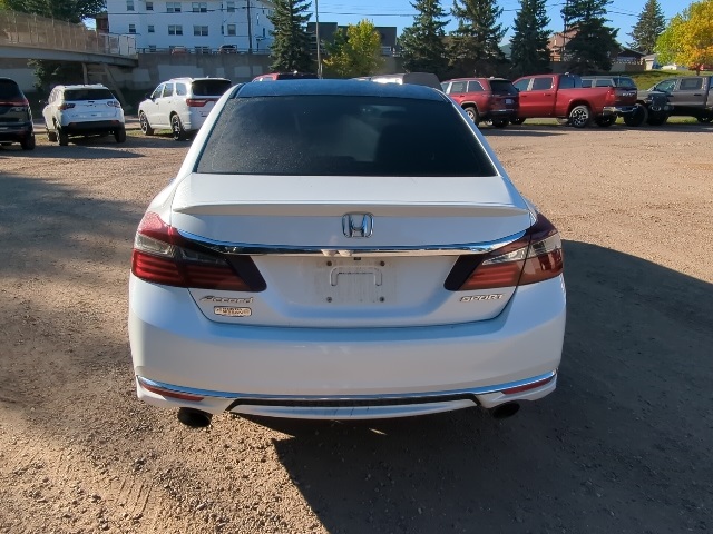 2017 Honda Accord Sport photo 4