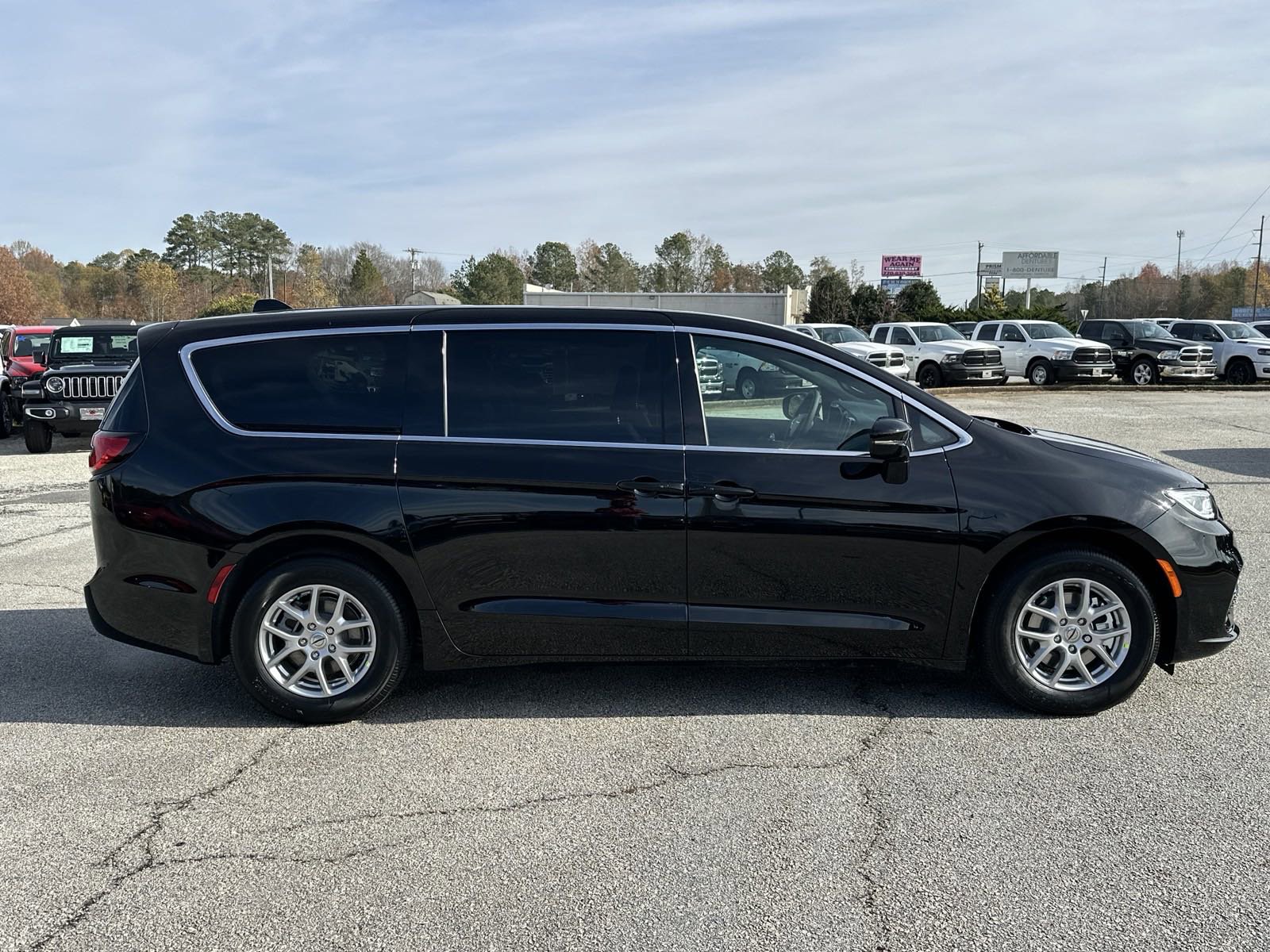 2025 Chrysler Pacifica photo 9