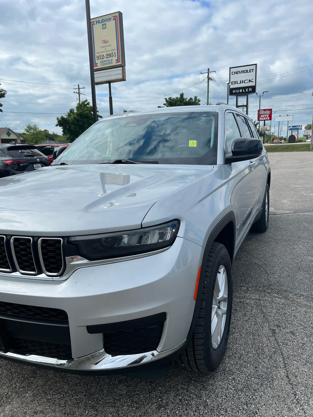 2023 Jeep Grand Cherokee Laredo photo 3