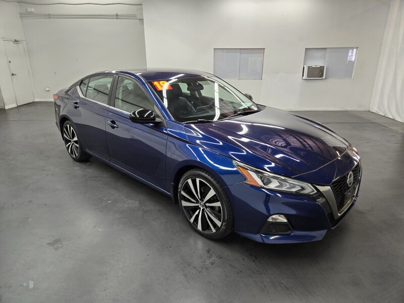 2019 Nissan Altima SR photo 4