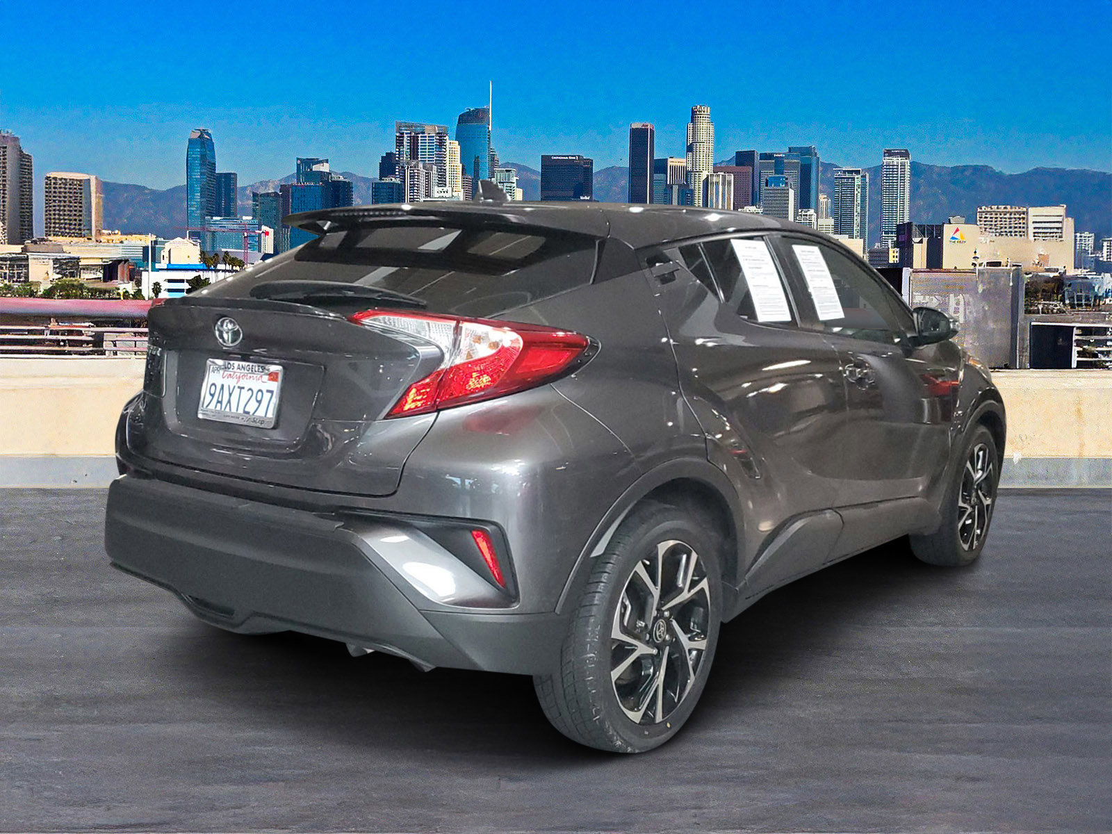 2022 Toyota C-HR XLE photo 4
