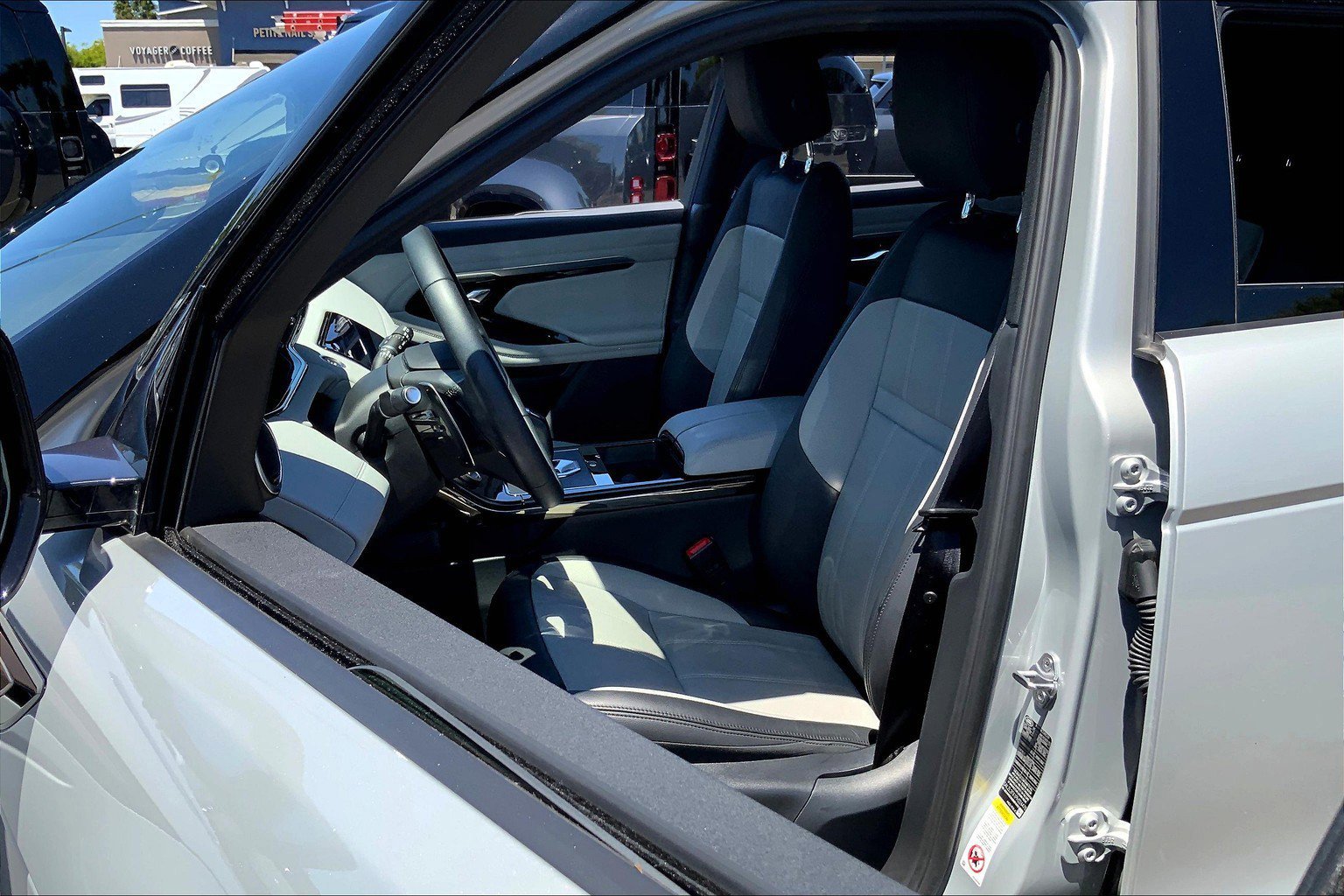 2023 Land Rover Range Rover Evoque R-Dynamic SE photo 24