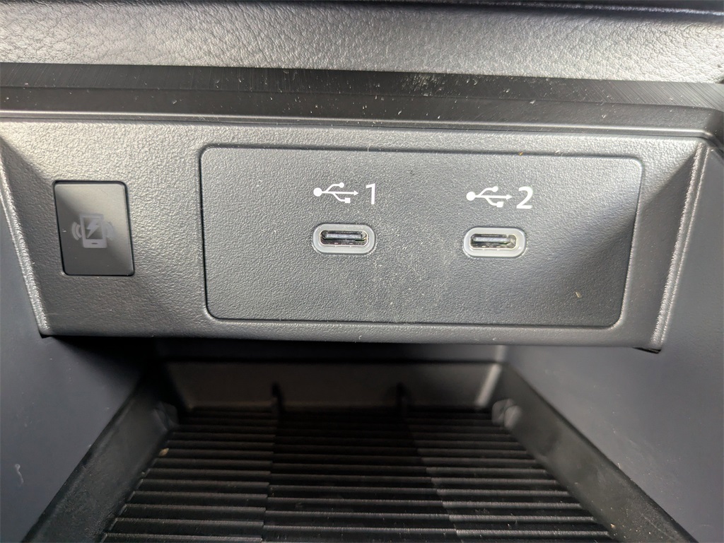 2025 Nissan Kicks SR photo 23