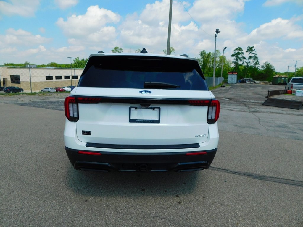 2025 Ford Explorer ST-Line photo 4