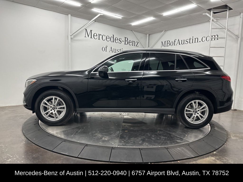 2025 Mercedes Benz GLC 300 4MATIC photo 2