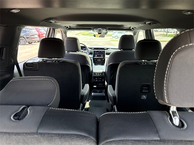 2025 Jeep Grand Cherokee Laredo photo 32