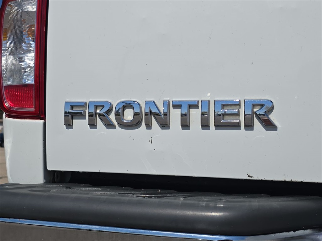 2014 Nissan Frontier S photo 31