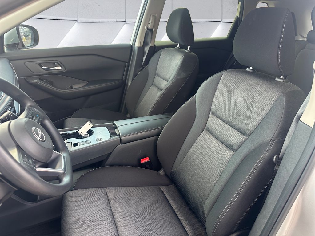 2024 Nissan Rogue SV photo 8