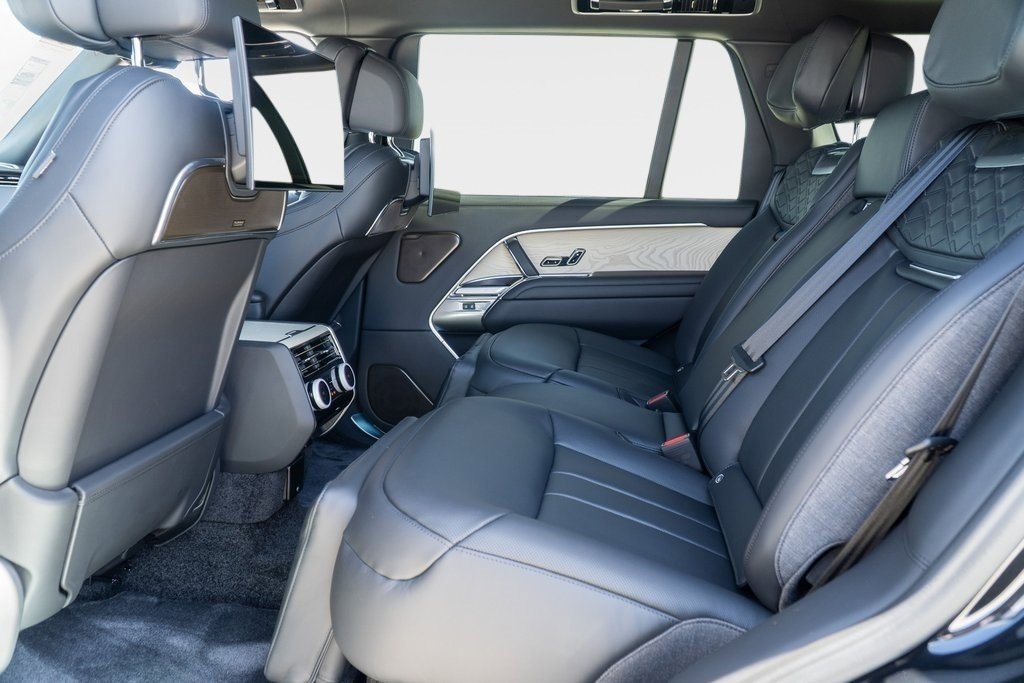 2025 Land Rover Range Rover SV photo 26