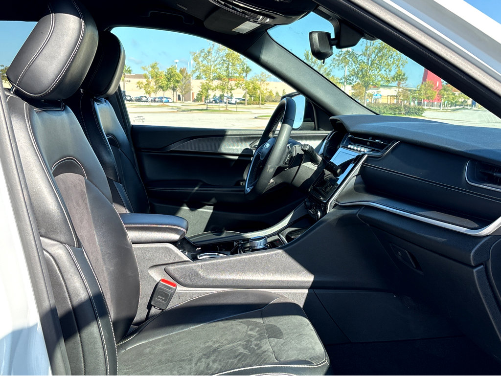 2023 Jeep Grand Cherokee Altitude photo 7