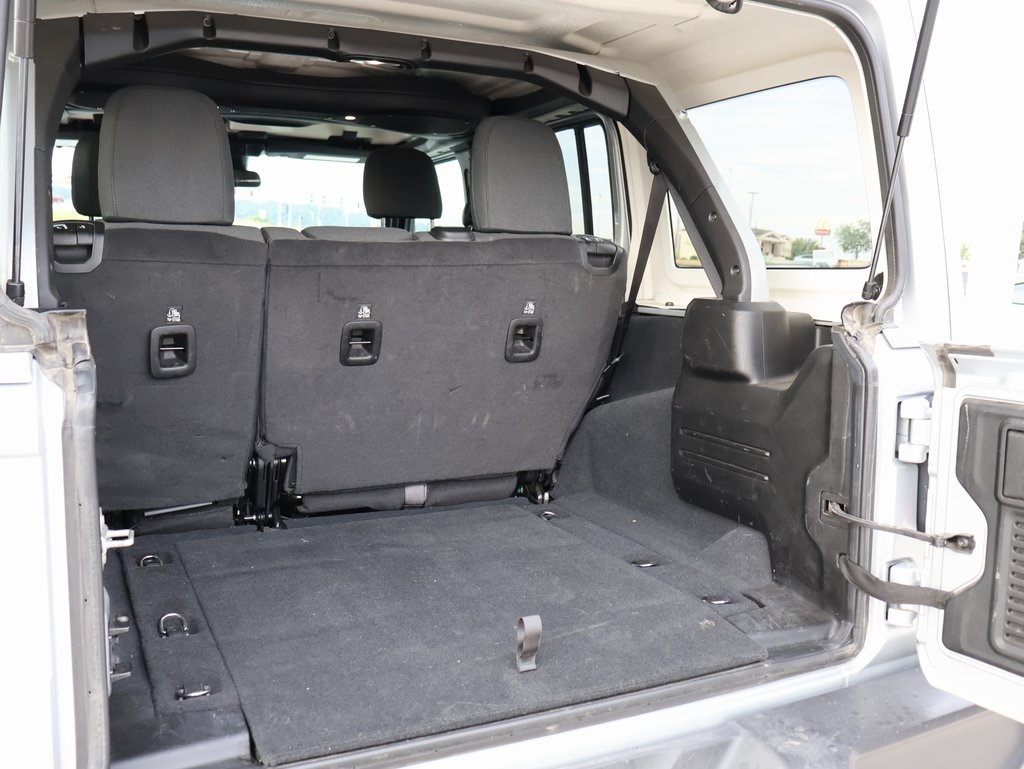 2024 Jeep Wrangler Sahara photo 13