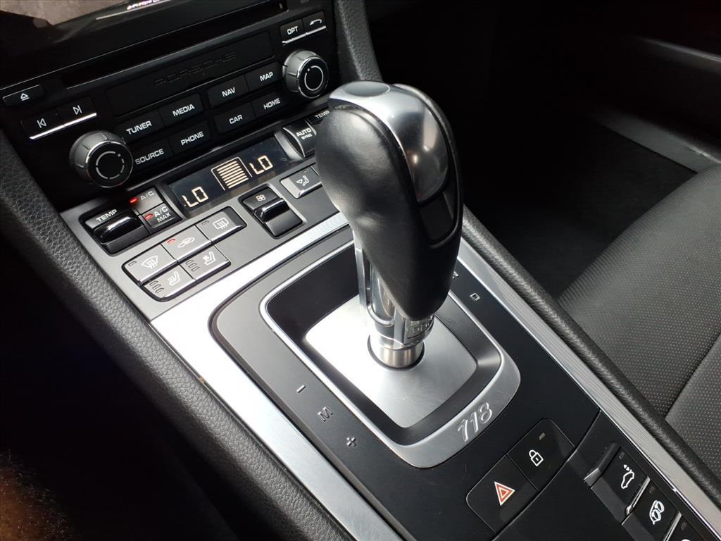 2022 Porsche Cayman T photo 15