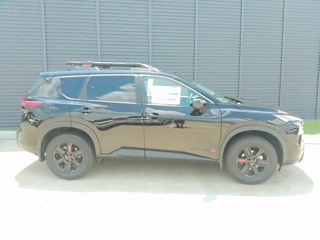 2026 Nissan Rogue SV photo 2