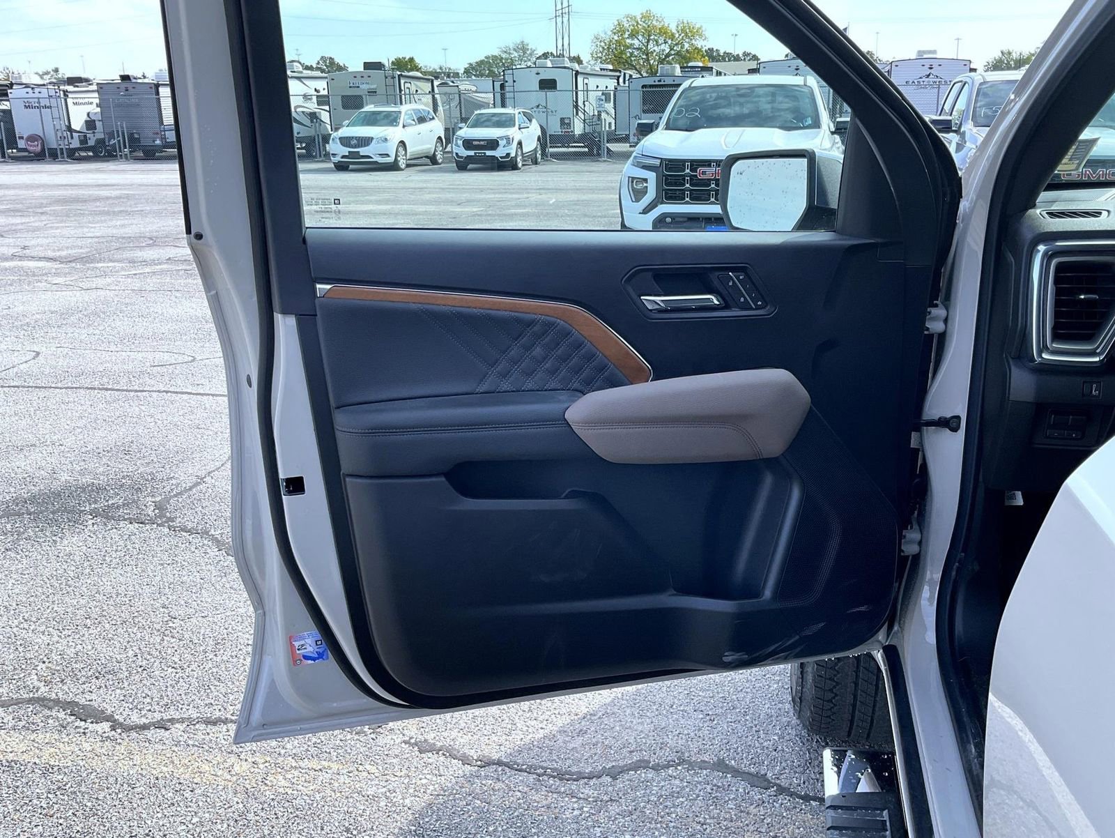 2026 Gmc Canyon Denali photo 9