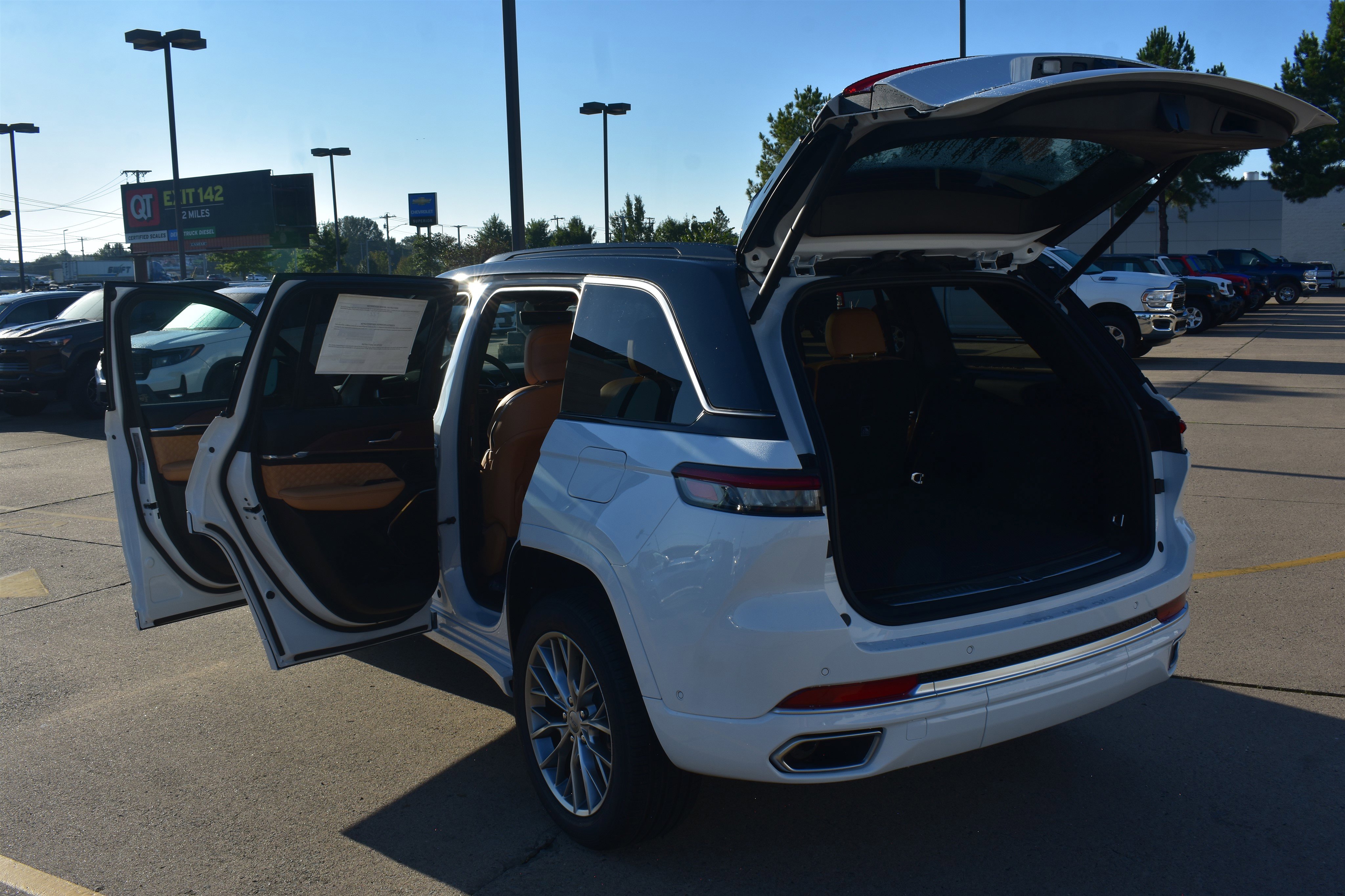 2025 Jeep Grand Cherokee Summit photo 10