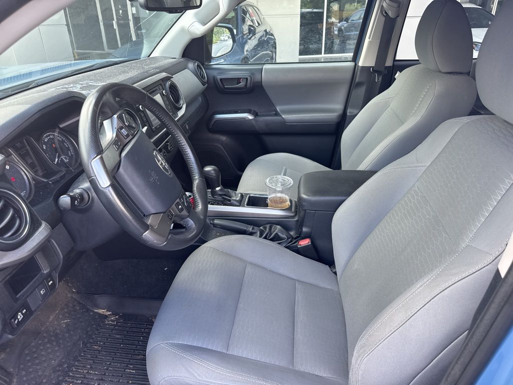 2019 Toyota Tacoma SR5 V6 photo 3