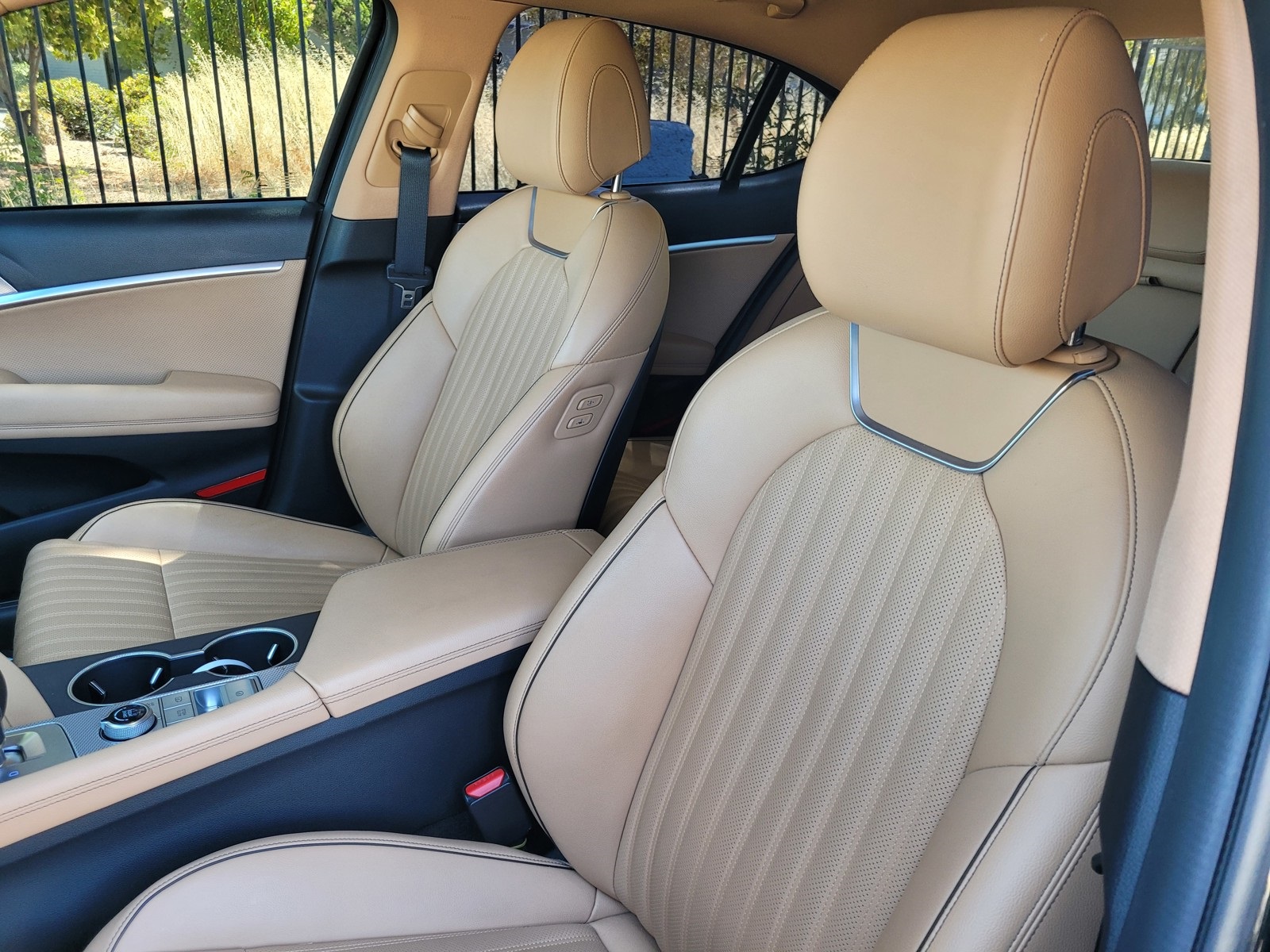 2022 Genesis G70 3.3T photo 22