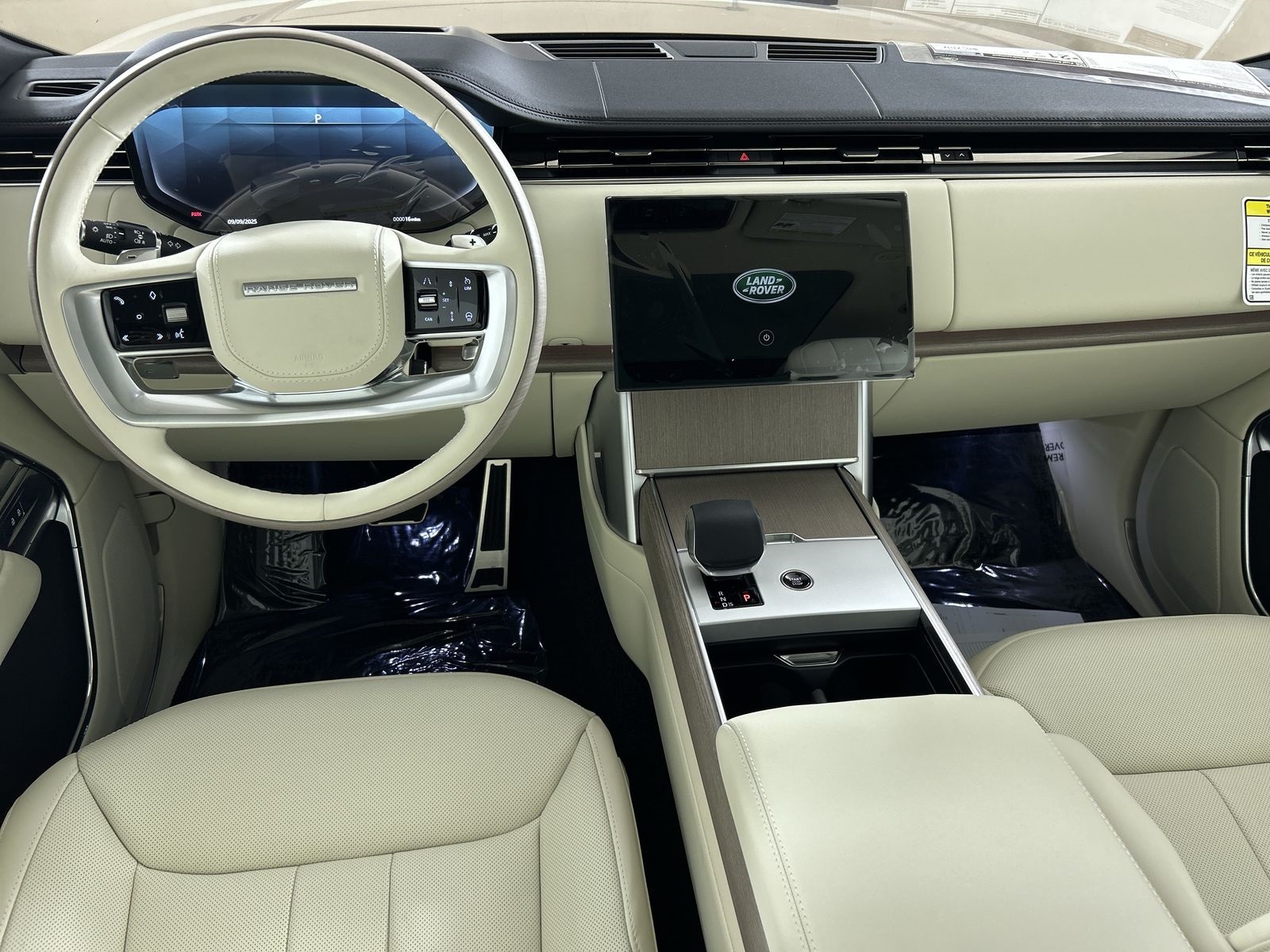 2025 Land Rover Range Rover SE photo 9