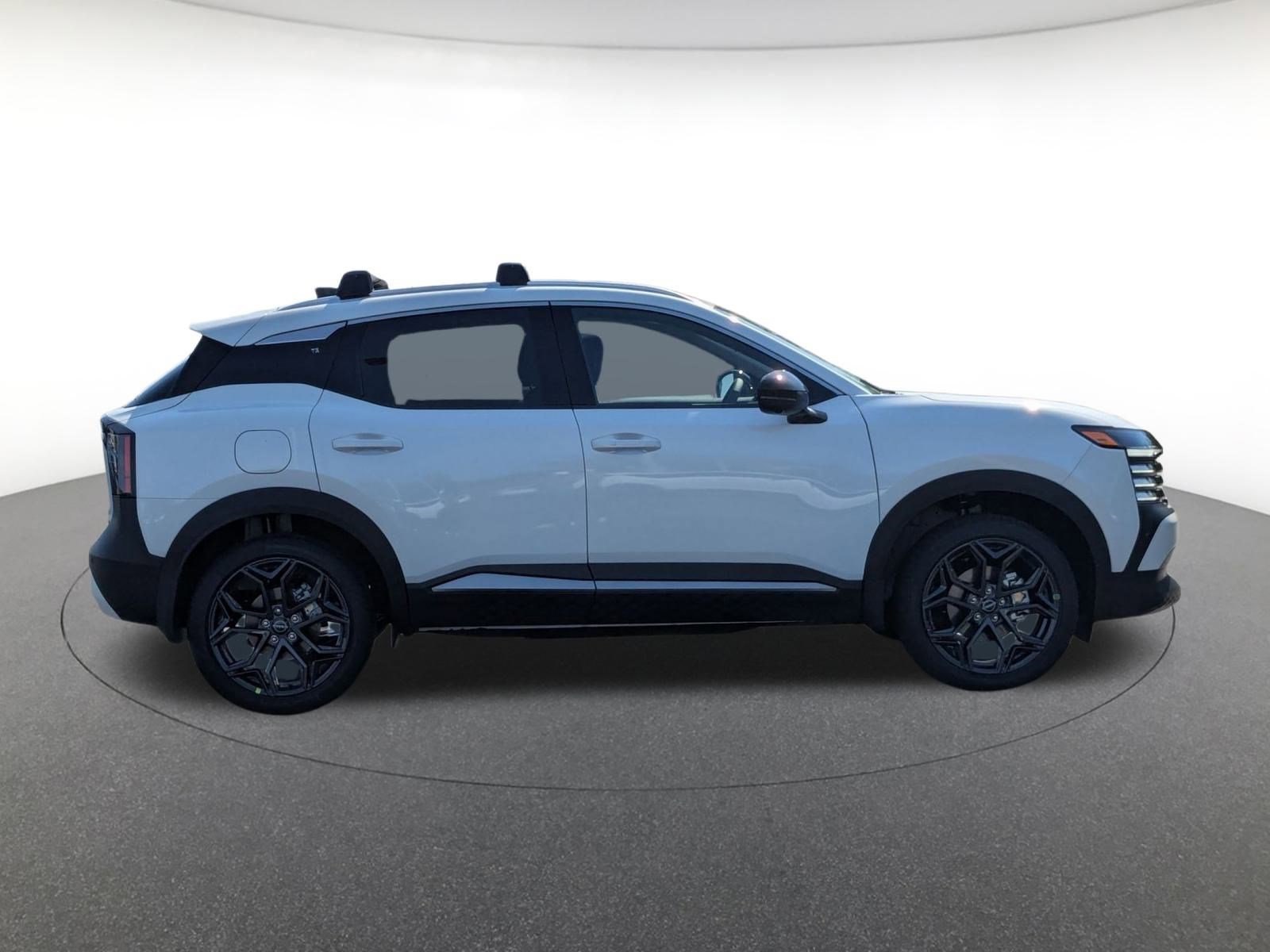 2026 Nissan Kicks SR photo 3