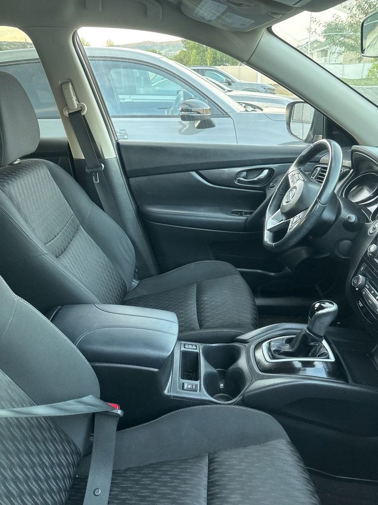 2018 Nissan Rogue SV photo 6