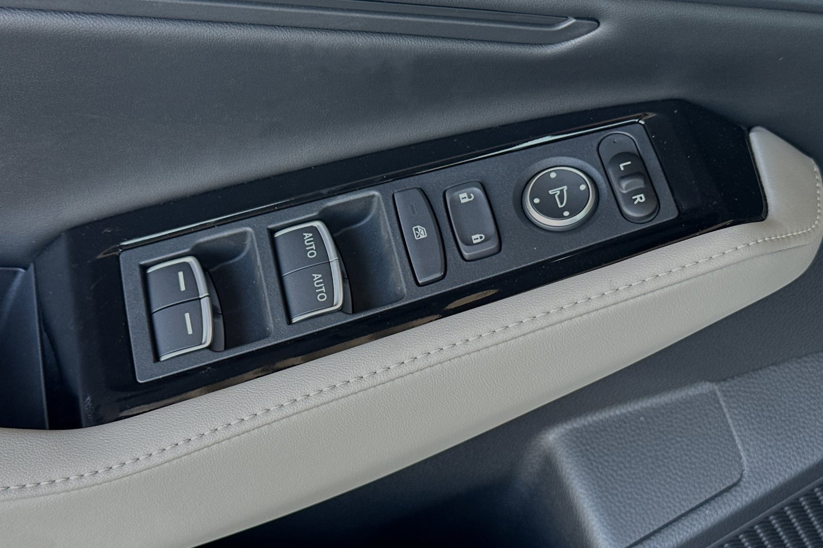 2025 Honda Accord Touring photo 11