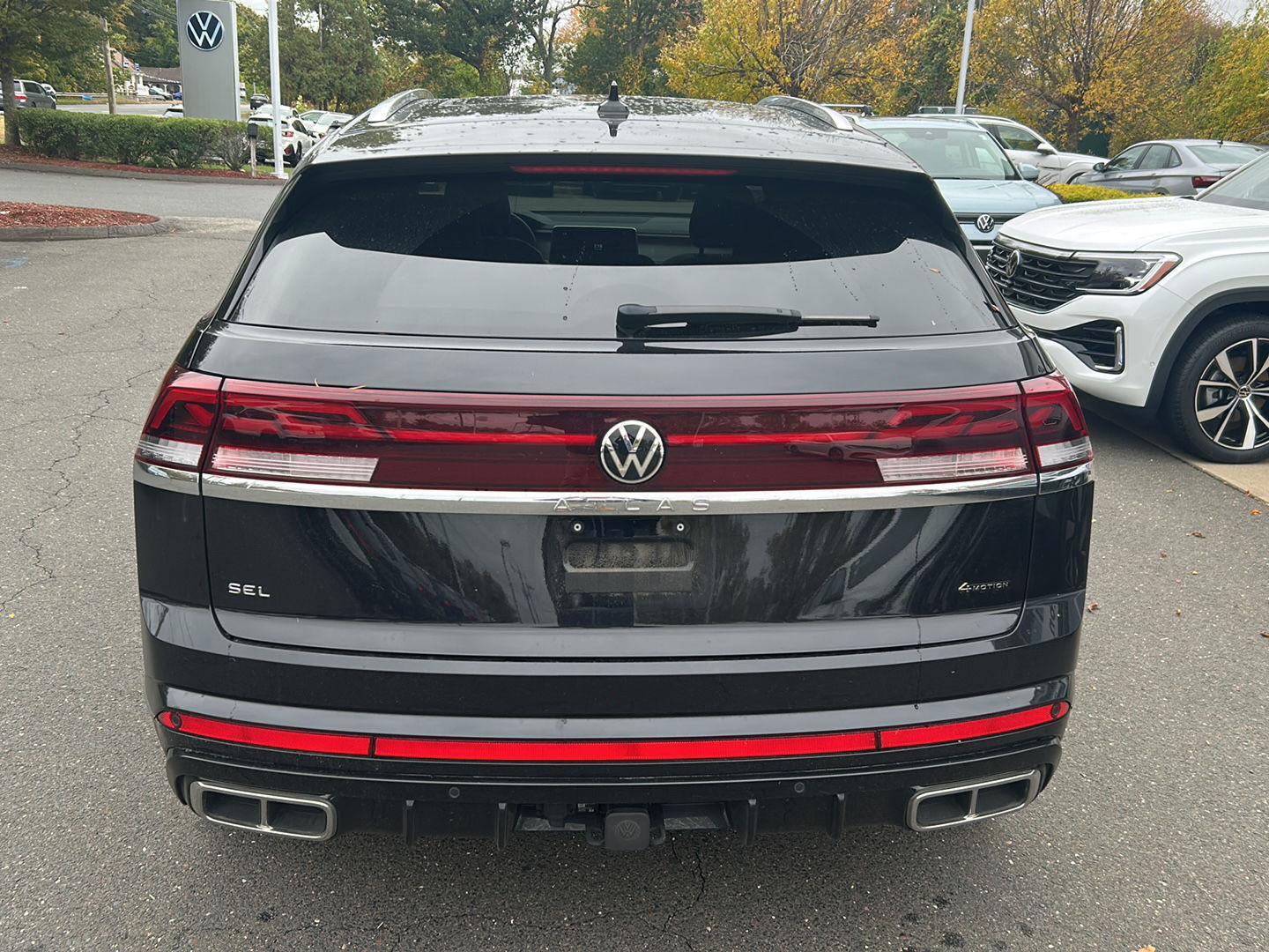 2024 Volkswagen Atlas Cross Sport SEL R-Line photo 2