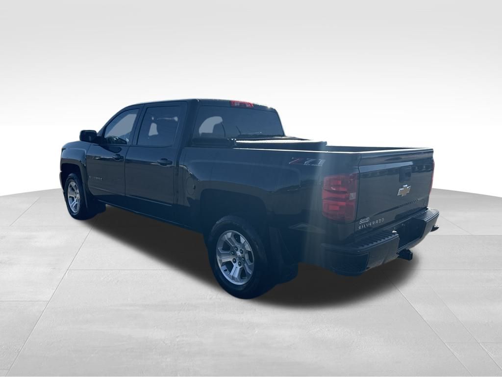 2018 Chevrolet Silverado 1500 LT photo 3
