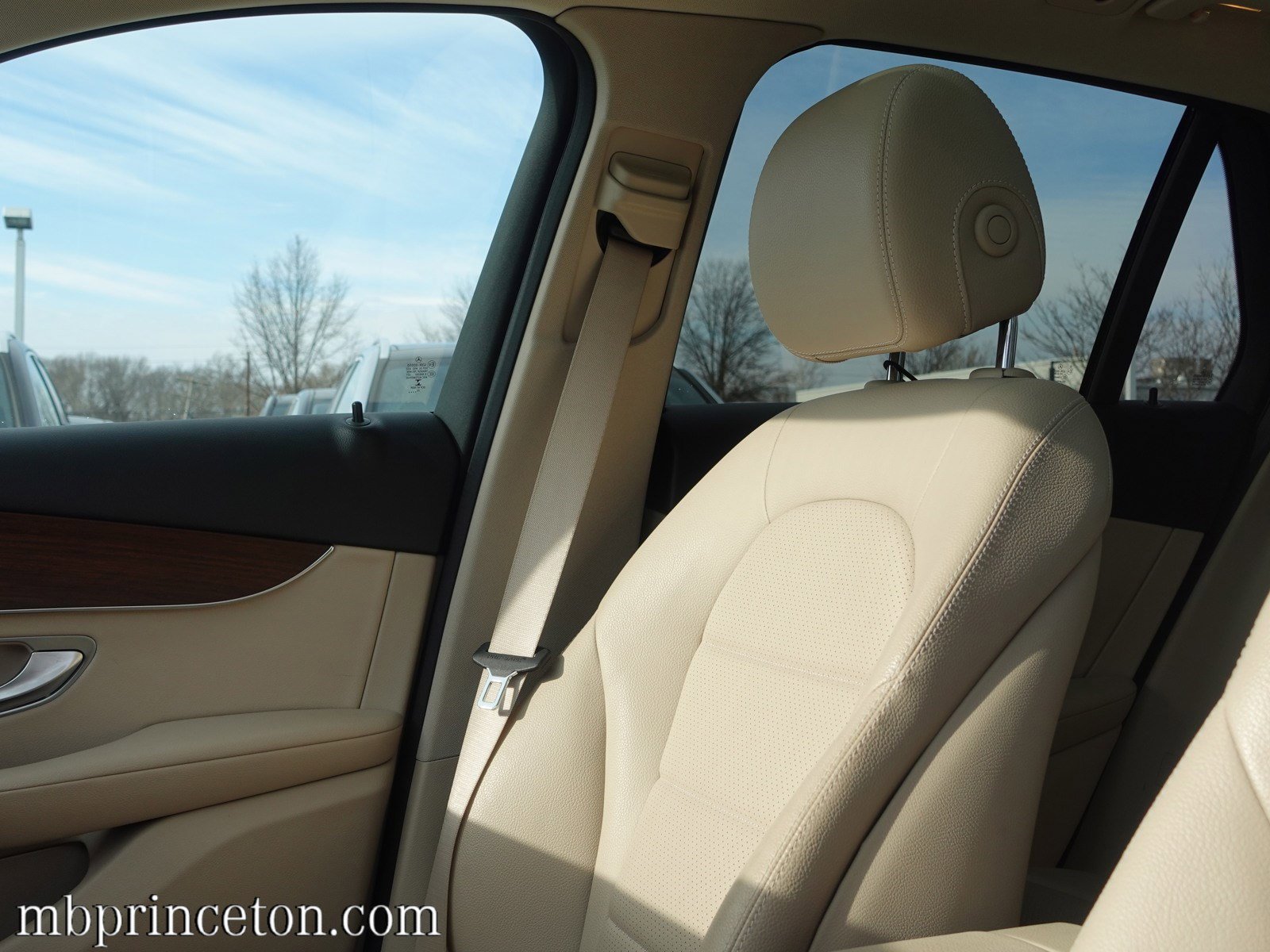2021 Mercedes Benz GLC 300 photo 6