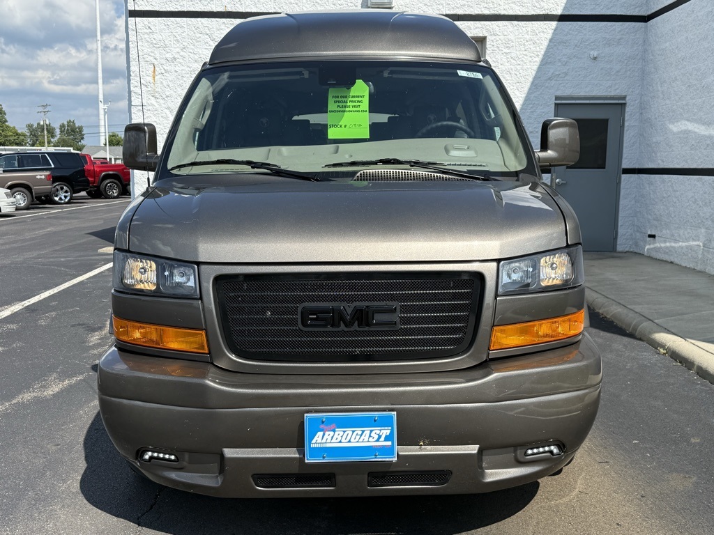 2025 Gmc Savana photo 8